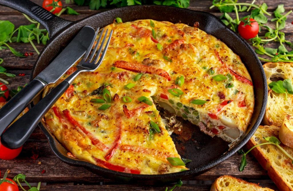 Soe hommikusöök 15 minutiga? Frittata kana ja köögiviljadega on lihtne ja maitsev