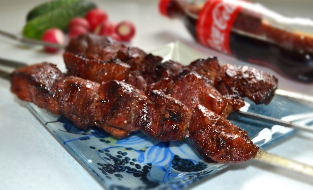 Õrnad viilud sulavad suus: kebabi valmistamine populaarse soodaga - restorani tasemel liha päeva lõpus