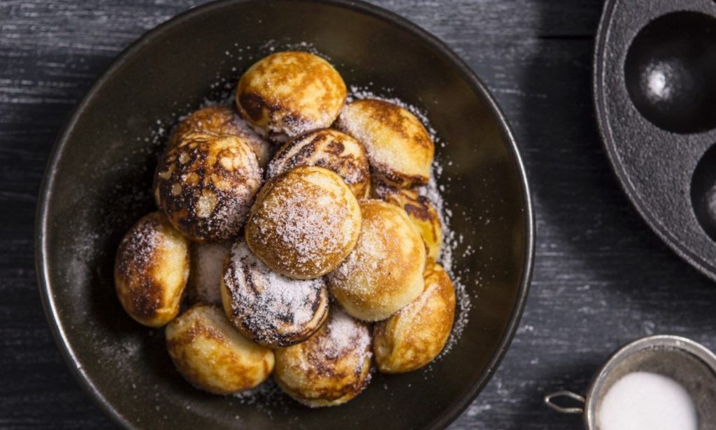 Aebleskiver (Taani pannkoogipallid): SpruceEats retsept