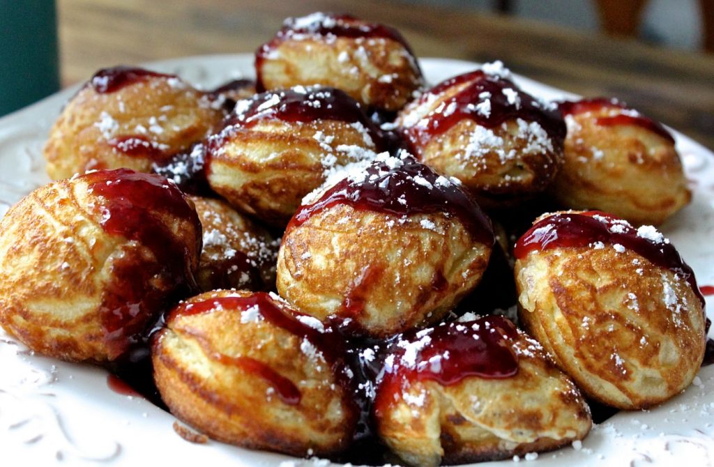 Aebleskiver (Taani pannkoogipallid): SpruceEats retsept