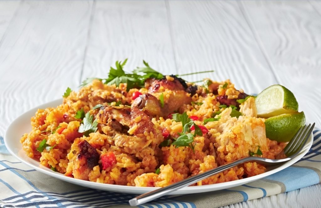Soojendav klassika lõunast: arroz con pollo – maitsev kana ja riis