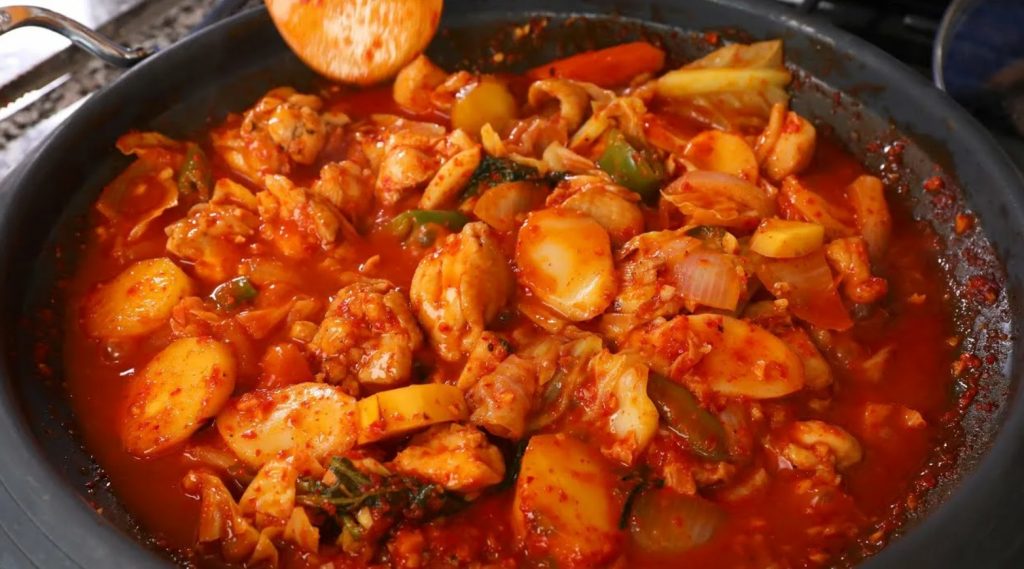 Dak Galbi (vürtsikas kana)