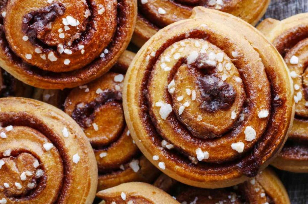 Kanelbullar: Rootsi kaneelirullid