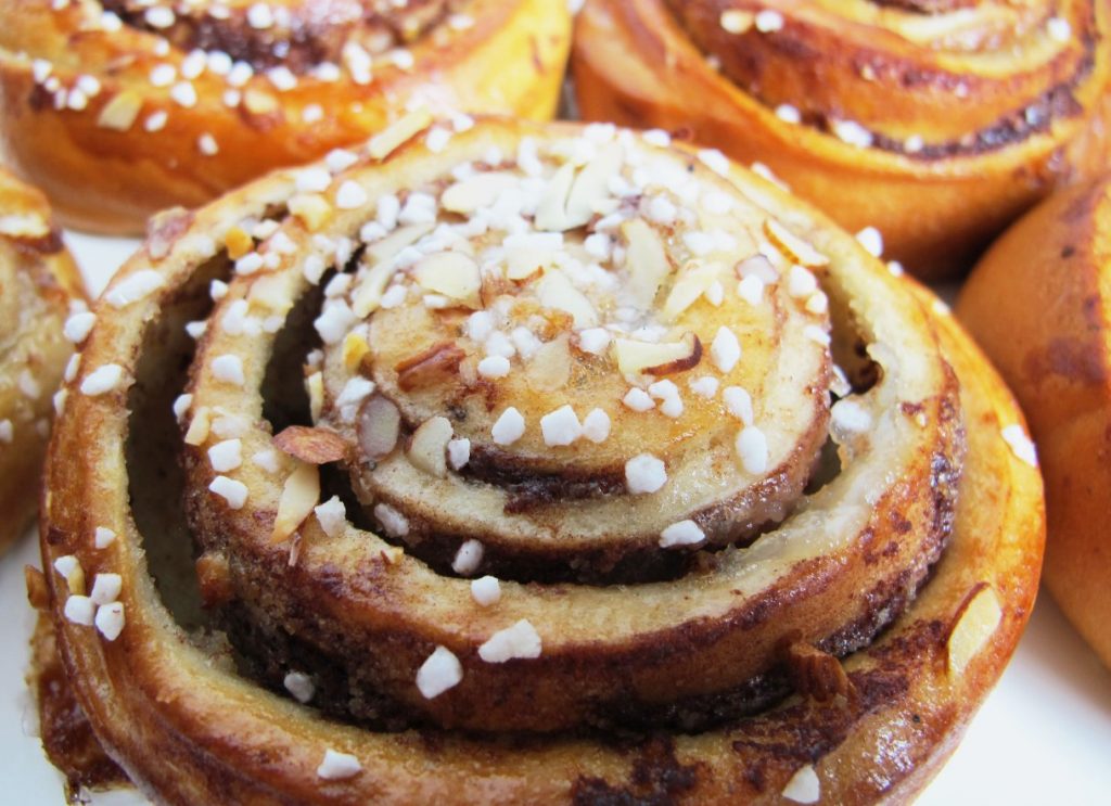 Kanelbullar: Rootsi kaneelirullid