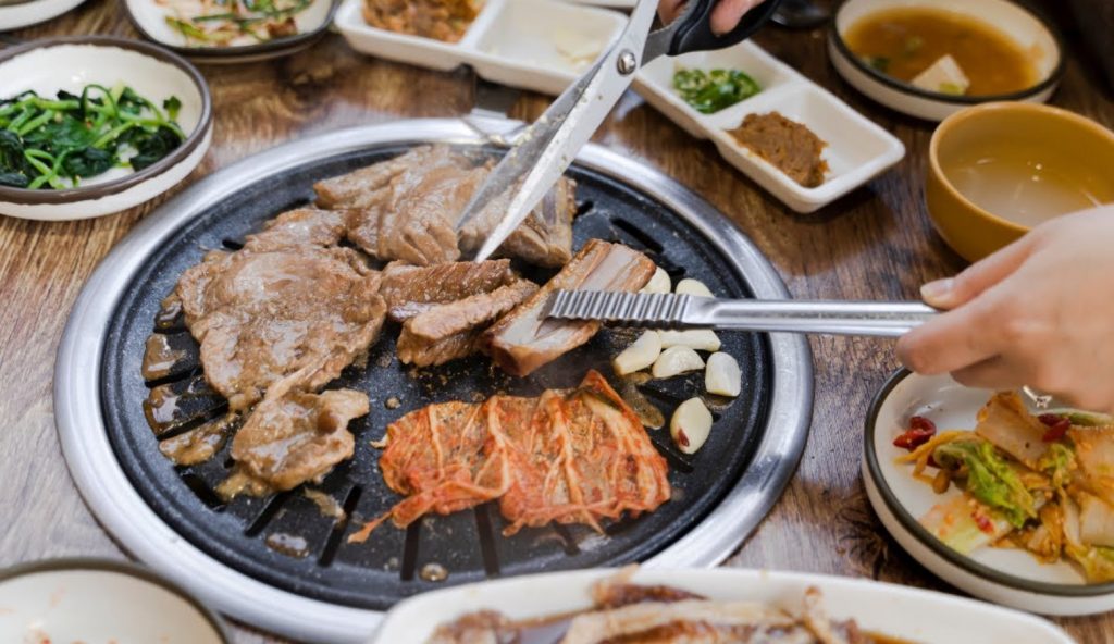Korea BBQ ja banchan: maitsev valik väikeseid lisandeid