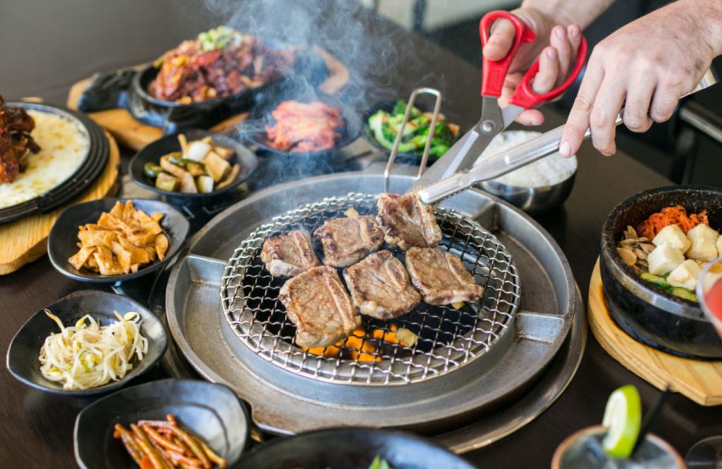 Korea BBQ ja banchan: maitsev valik väikeseid lisandeid