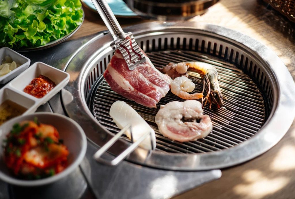 Korea BBQ ja banchan: maitsev valik väikeseid lisandeid