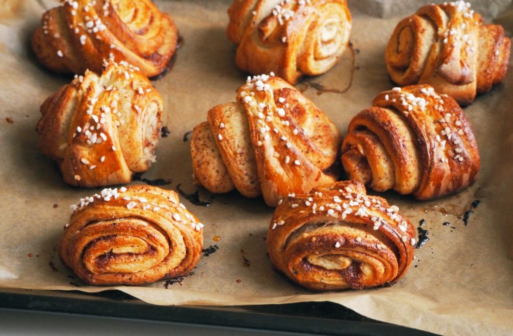 Soome kaneelikoogid (Korvapuusti): SpruceEats retsept