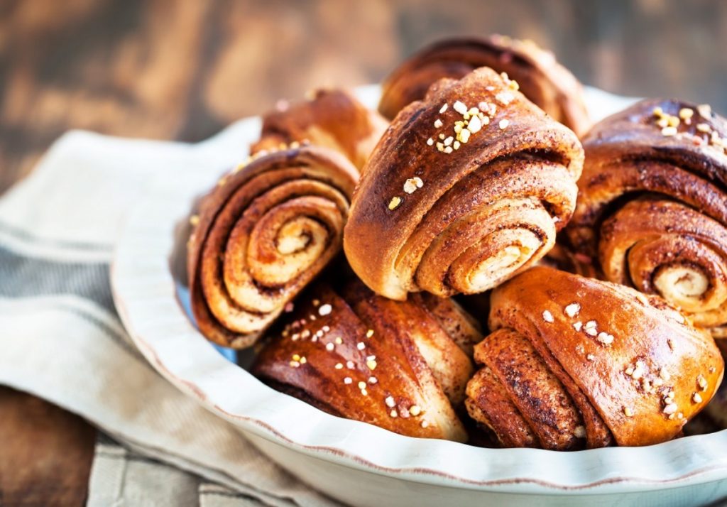 Soome kaneelikoogid (Korvapuusti): SpruceEats retsept