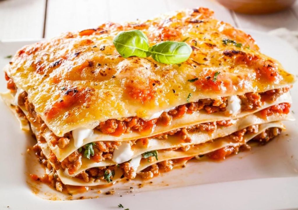 Lasagne kõige lihtsama retsepti järgi. Igaüks saab selle valmistamisega hakkama