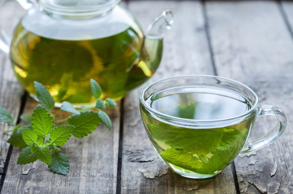 Kas sul on seda oma aias? Korja ja valmista aromaatne tee. See rahustab närve ja aitab unetusega.