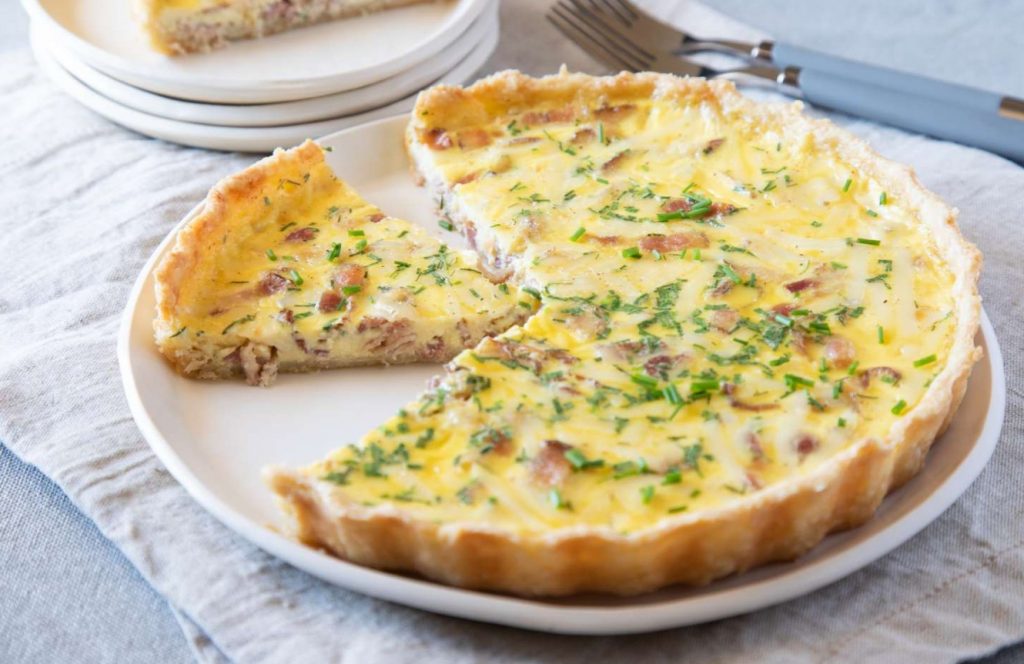 Prantsuse stiilis õhtusöök õhufritüürist. Retsept Lotaringi tartale: Quiche Lorraine