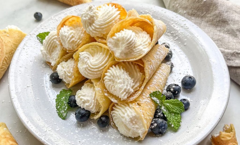 Norra Krumkake küpsised Retsept: SpruceEats