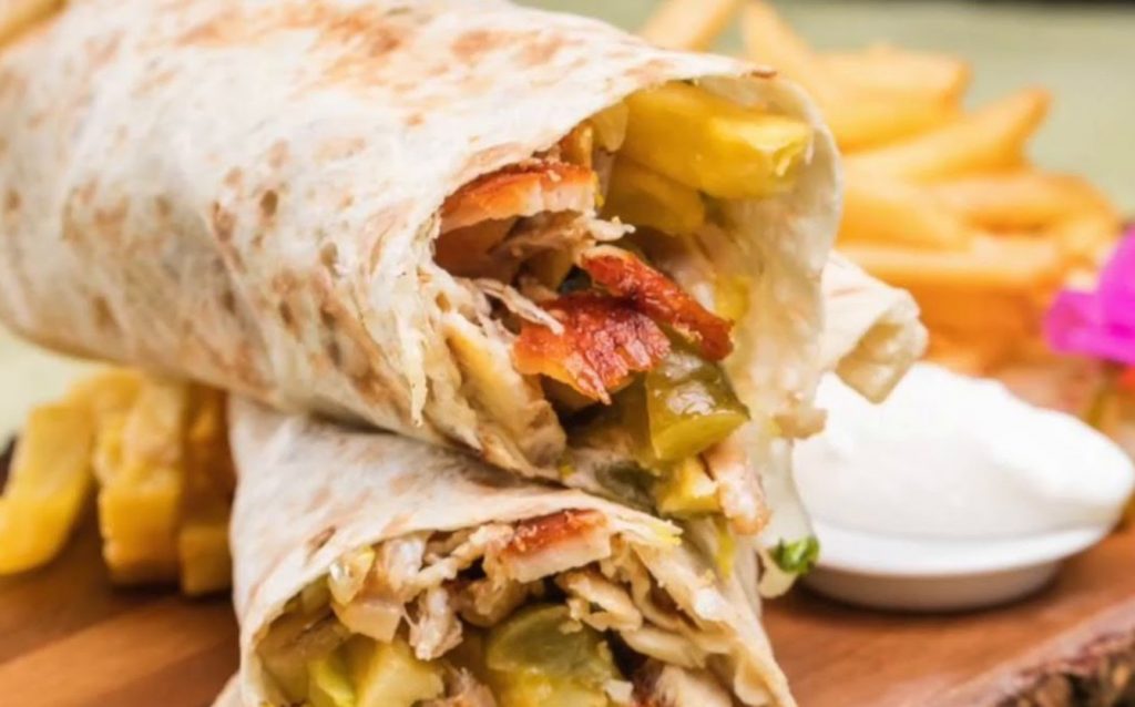 Jamie Oliveri kana shawarma: tahini kastme, jogurti ja marineeritud kurkidega