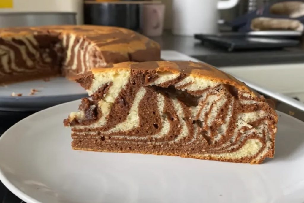 Soome tiigrikook: mahlakas šokolaadi ja apelsini kihid