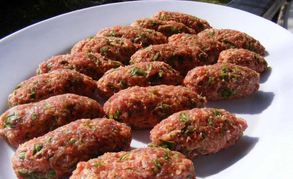 Kuidas küpsetada kalkunit, et see oleks maitsev: lihtsad saladused