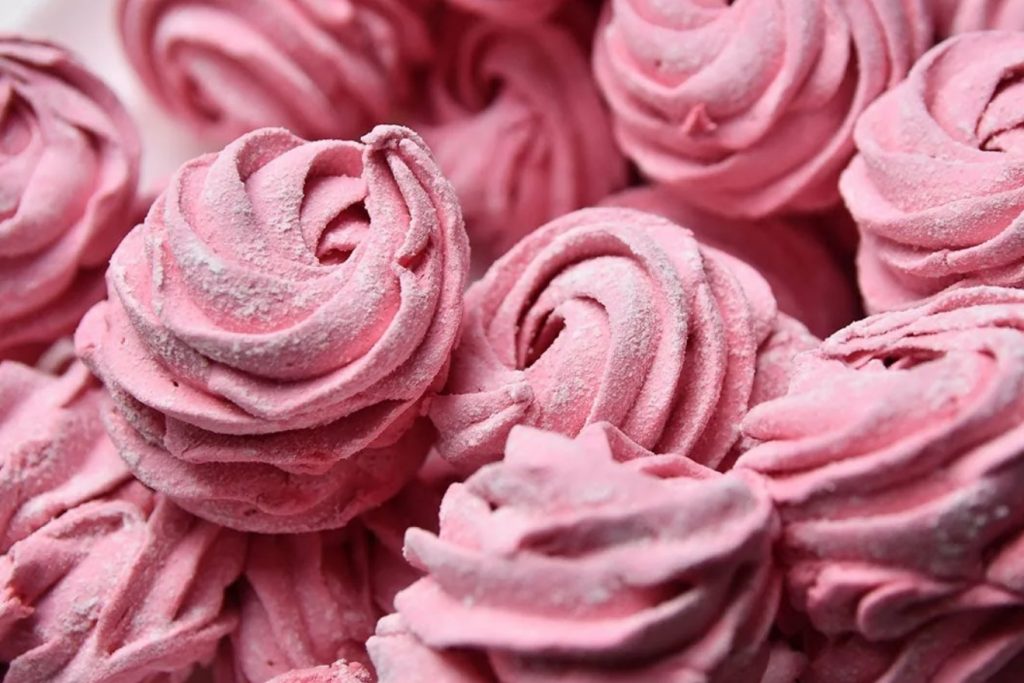 Dessert, millega algab suvi! Külmutatud vaarikate zefiir