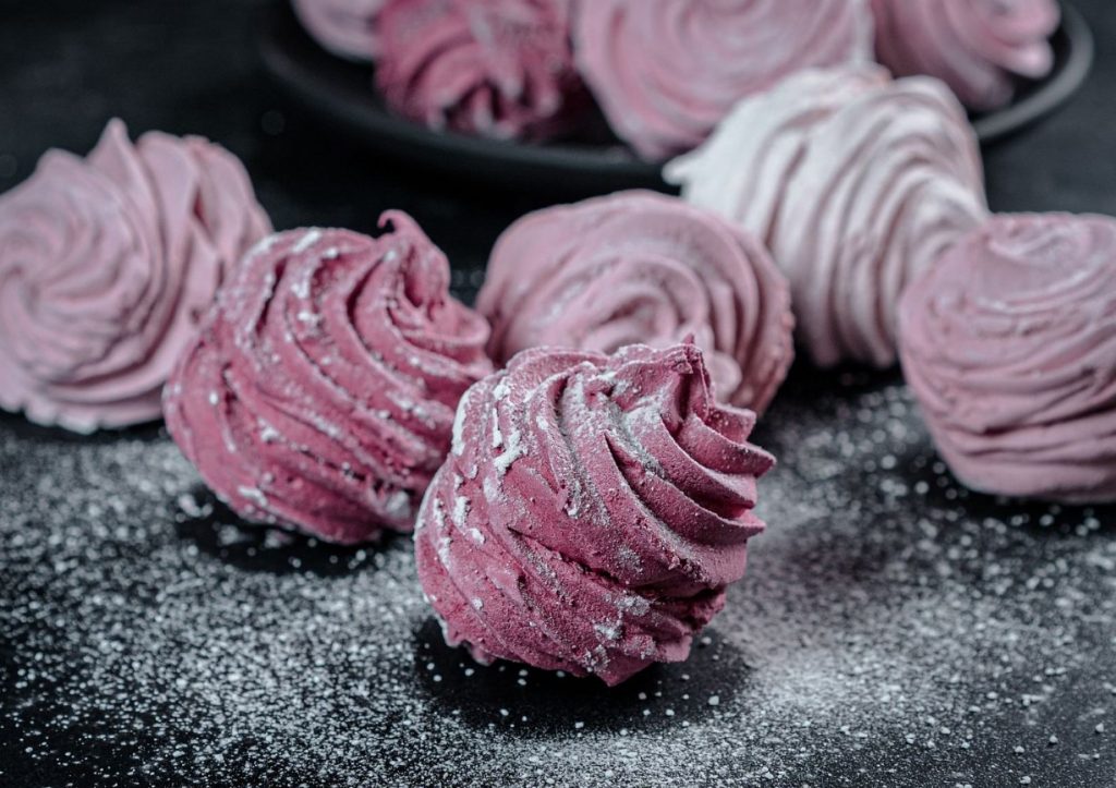 Dessert, millega algab suvi! Külmutatud vaarikate zefiir
