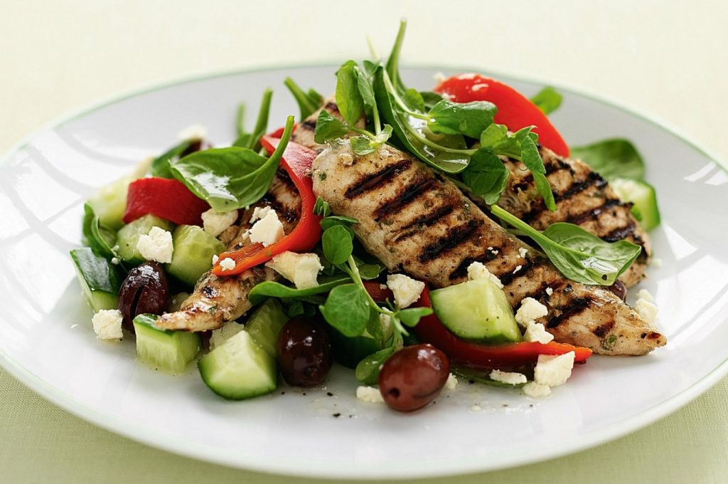 Kreeka salat grillile. Sellisel kujul on see veelgi maitsvam