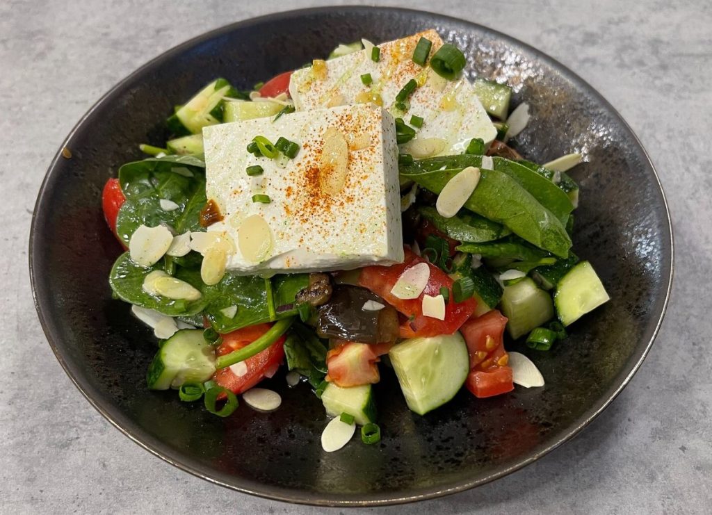 Kreeka salat grillile. Sellisel kujul on see veelgi maitsvam