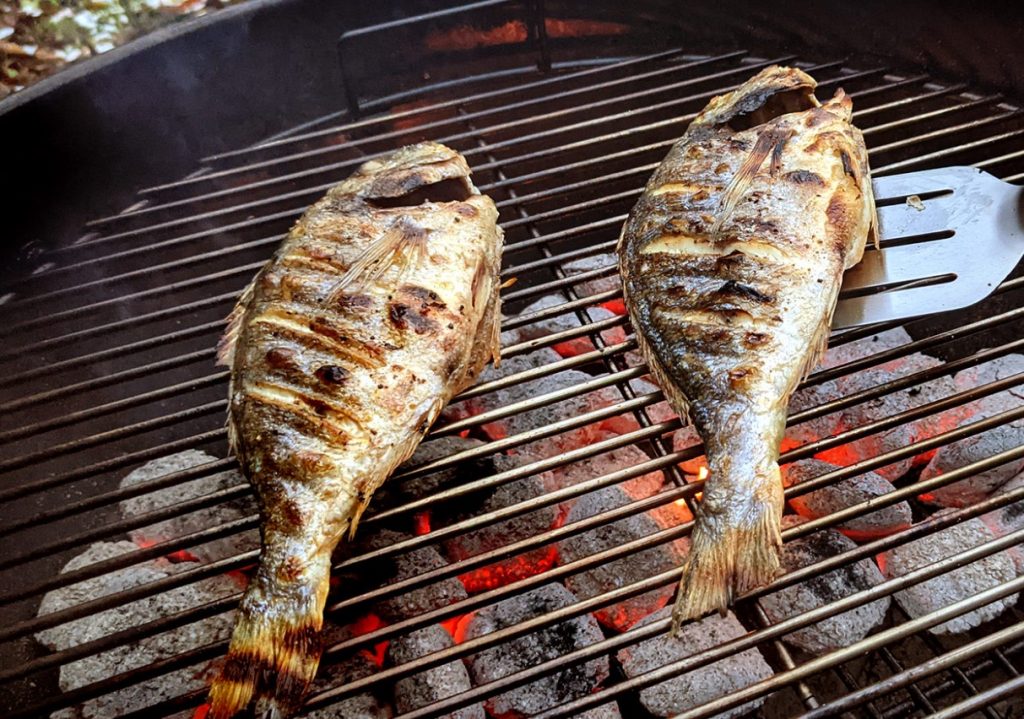 Kuninglik grillitud kala maitseb kõige paremini. Selles pole peaaegu üldse luid, see on hea südamele ja ajule.