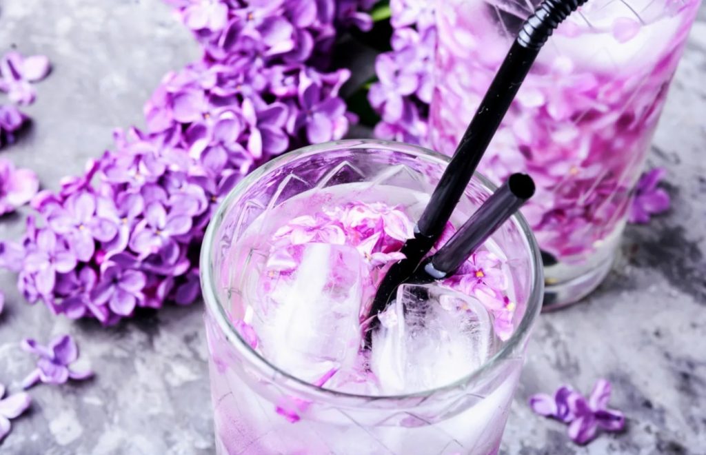 Aromaatseid lilli sisaldav limonaad. See mitte ainult ei värskenda, vaid on ka antibakteriaalne