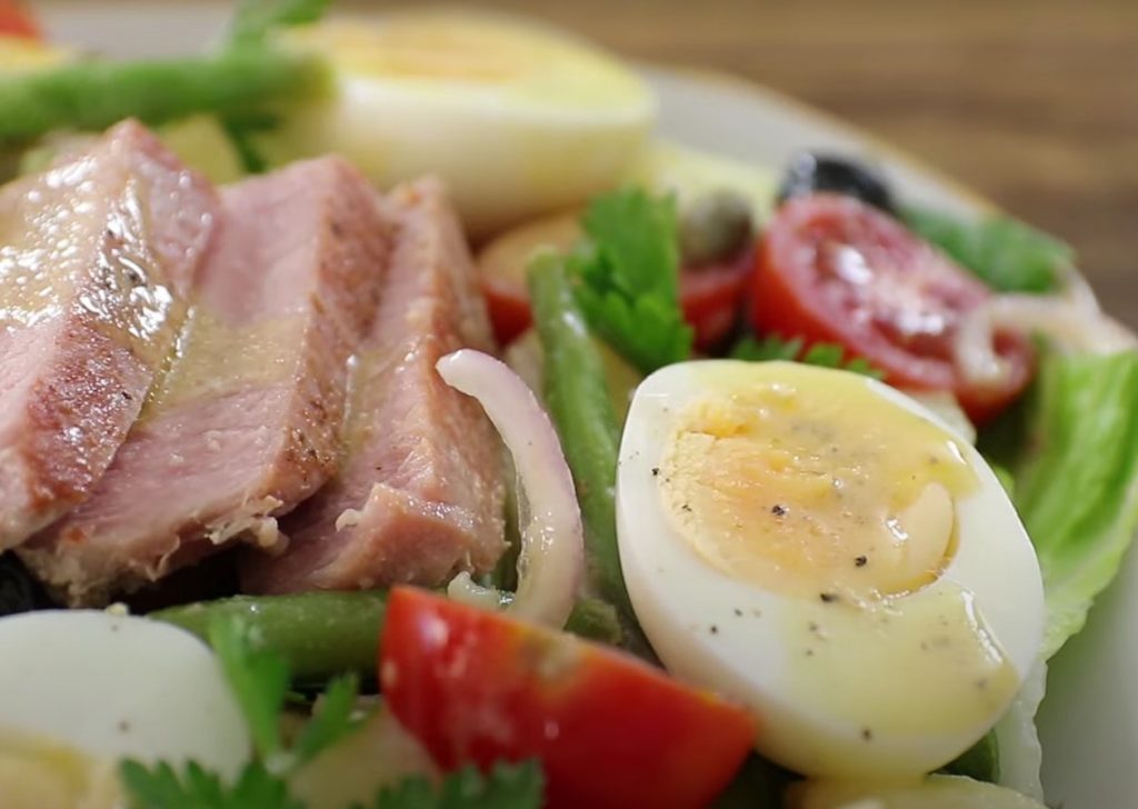 Just praegu on selleks ideaalne aeg: see prantsuse salat maitseb nagu tõeline jumalate roog.