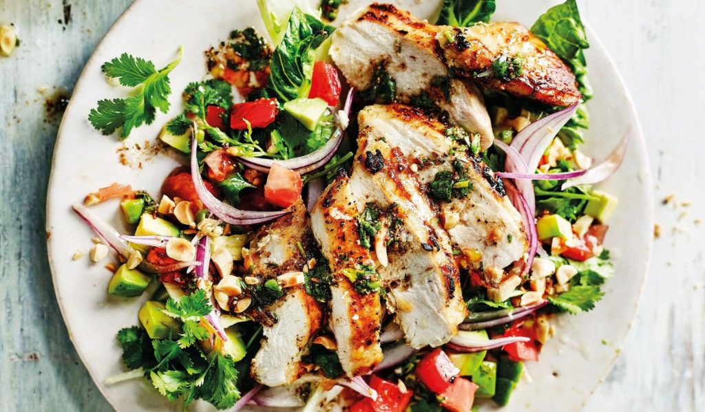 Külluslik salat kerge vürtsiga. Maksimaalne maitse, mis võlub