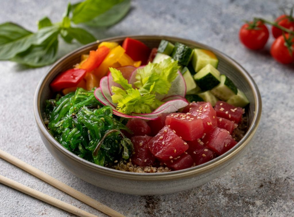 Täiuslik toores kalaroog? Tuunikala poke bowl: retsept Kitchen Julie'lt