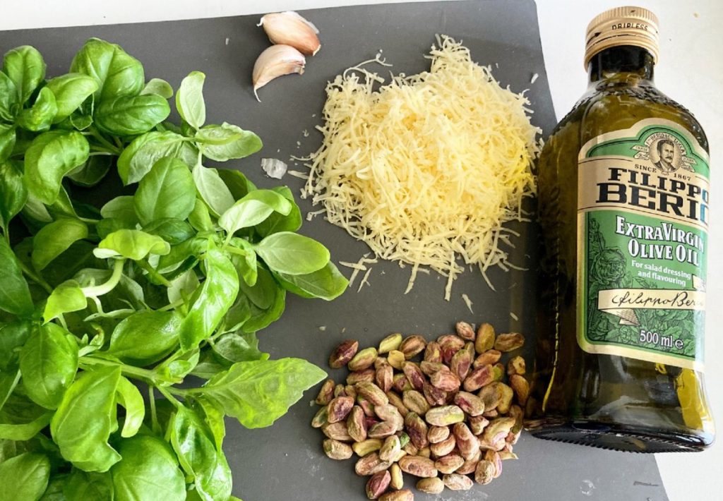 Proovisin seda Sitsiilias ja nüüd teen seda regulaarselt. Pesto sobib ideaalselt makaronide ja pitsaga.