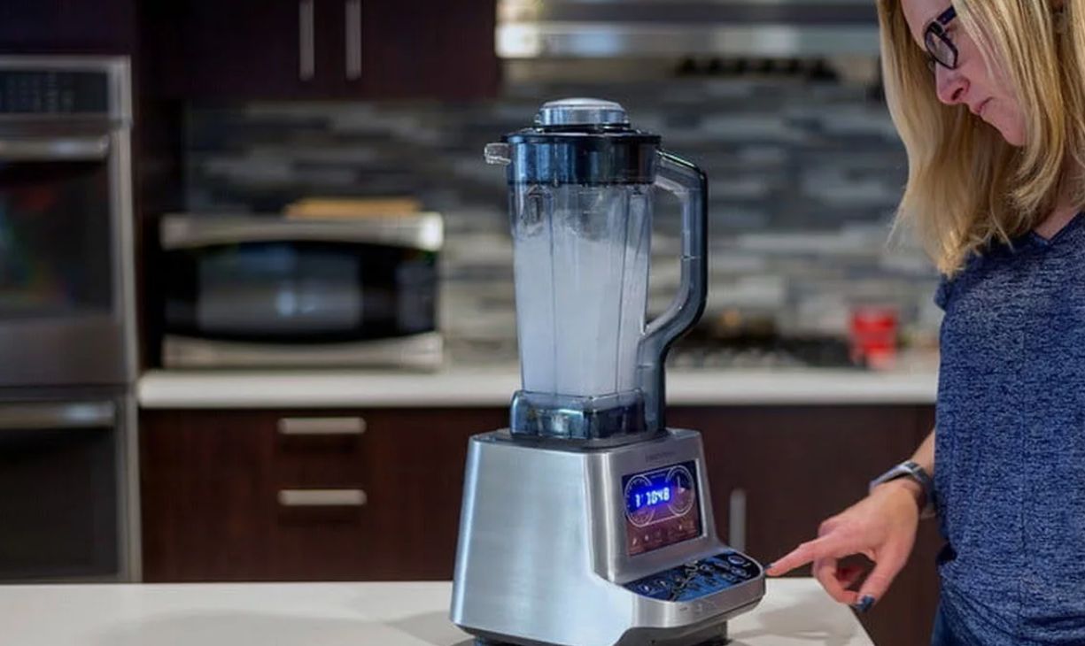 Ei mingeid eritooteid! Kuidas puhastada blender minutiga: vesi + nõudepesuvahend + „turbomood“