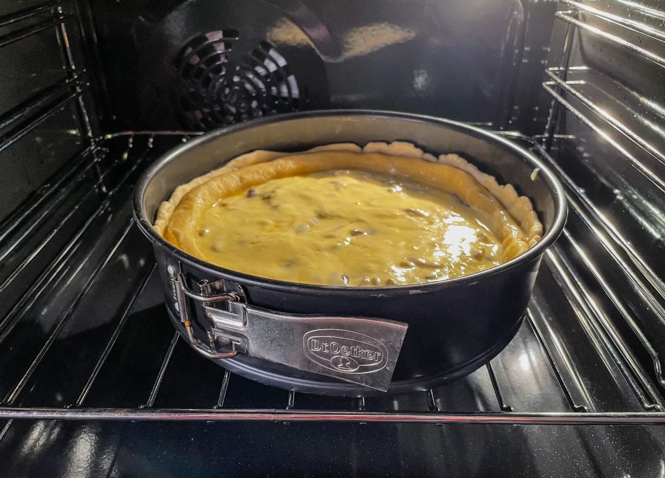 Miks põletab kook alati alt ära? Proovige seda meetodit