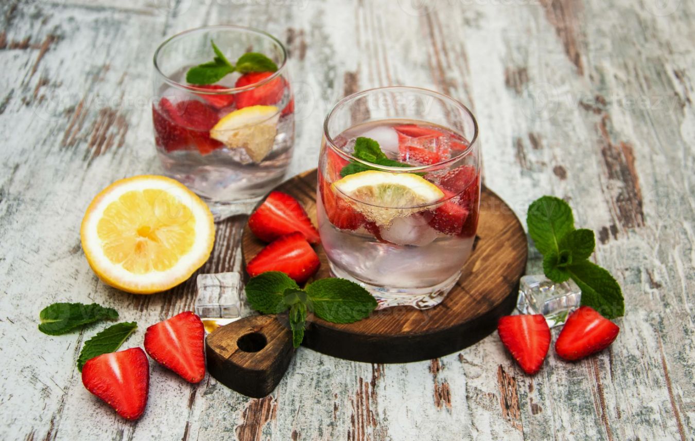 Maasika limonaad: kolm parimat janu kustutavat retsepti
