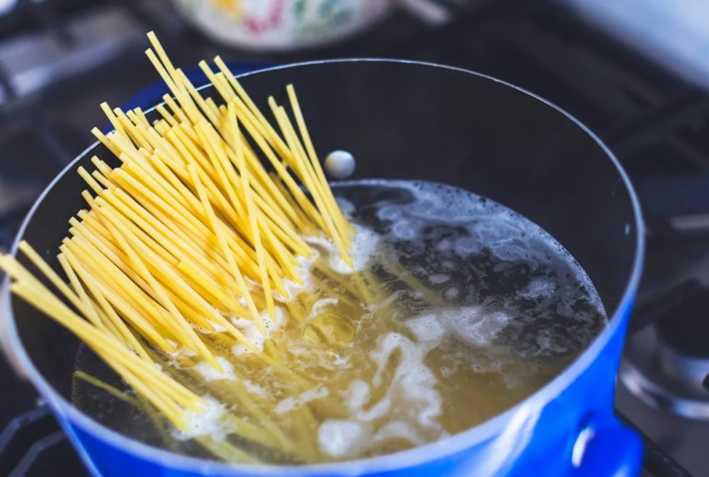 Esimene reegel targa perenaise jaoks – ära vala makaronide keeduvett ära. Siin on põhjus