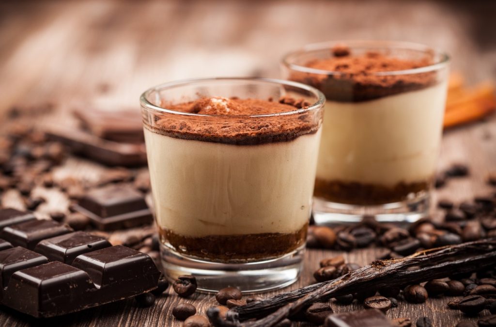 Sametine vahukoorega magustoit joogina: Tiramisu Latte