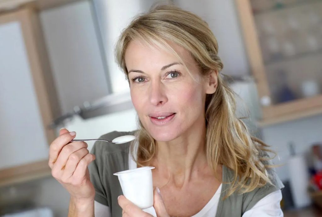 Nimetatud on tooted, mis hoiavad figuuri, hormoone ja närvisüsteemi normaalsena: mida süüa naistel üle 40