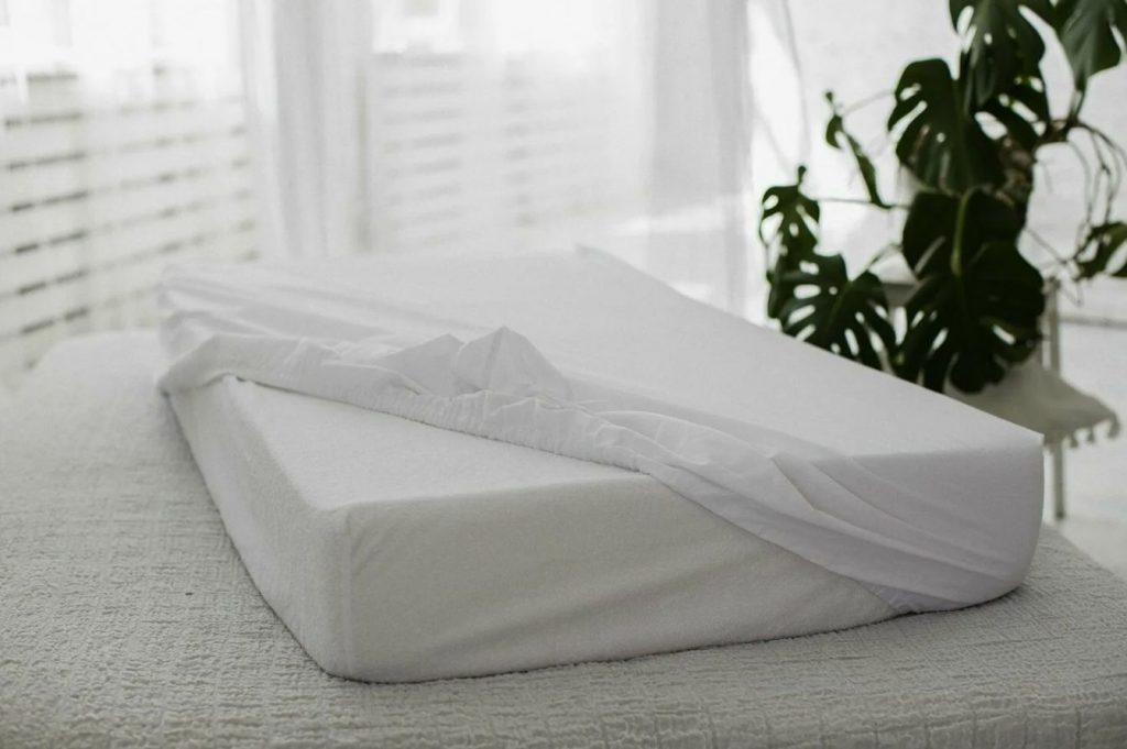 Perenaistele räägiti, mida saab teha madratsiga, et pikendada pesu värskust