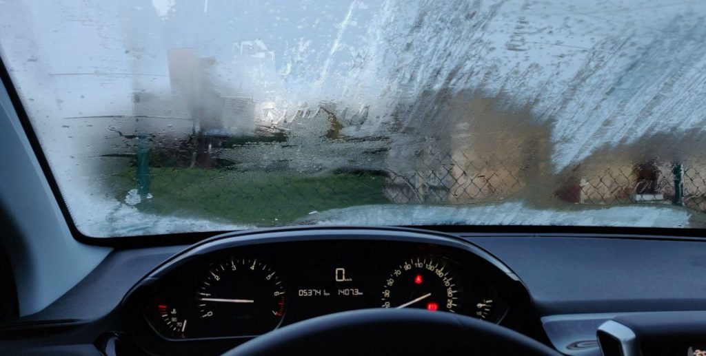 Autoklaasid higistavad nagu saunas – viska salongi lihtne kott ja sõida probleemideta isegi paduvihmas