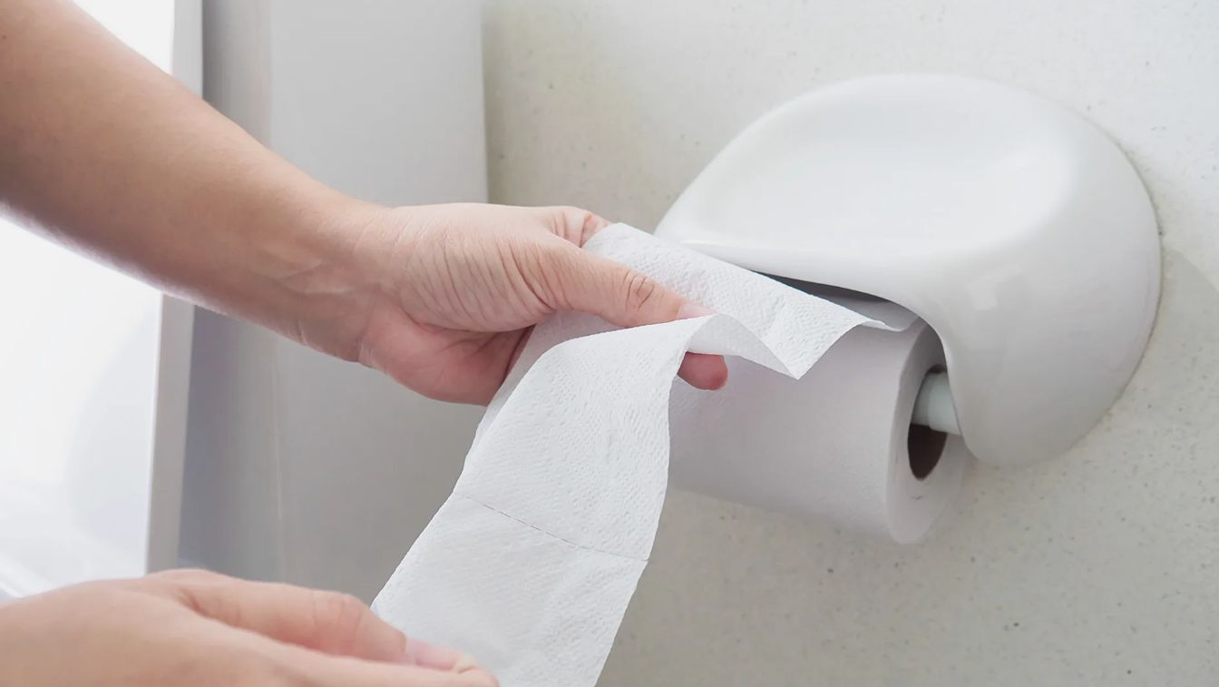 Enamik inimesi riputab tualettpaberi valesti: mikrobioloog Fristoon rääkis, millist viga teeb 70% inimestest tualetis