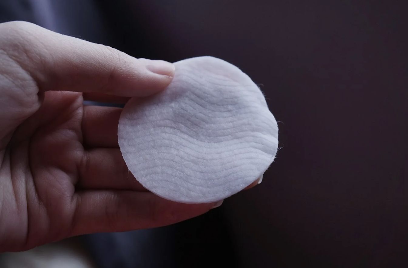 Kolm tilka apteegist ostetud ravimit ja kolletunud plastik muutub taas valge: lihtne lahendus 10 minutiga