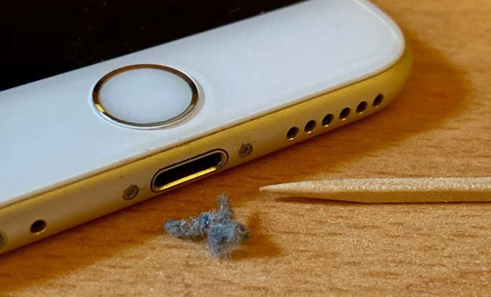 Kui telefon ei lae: kuidas puhastada toitepesa kodus