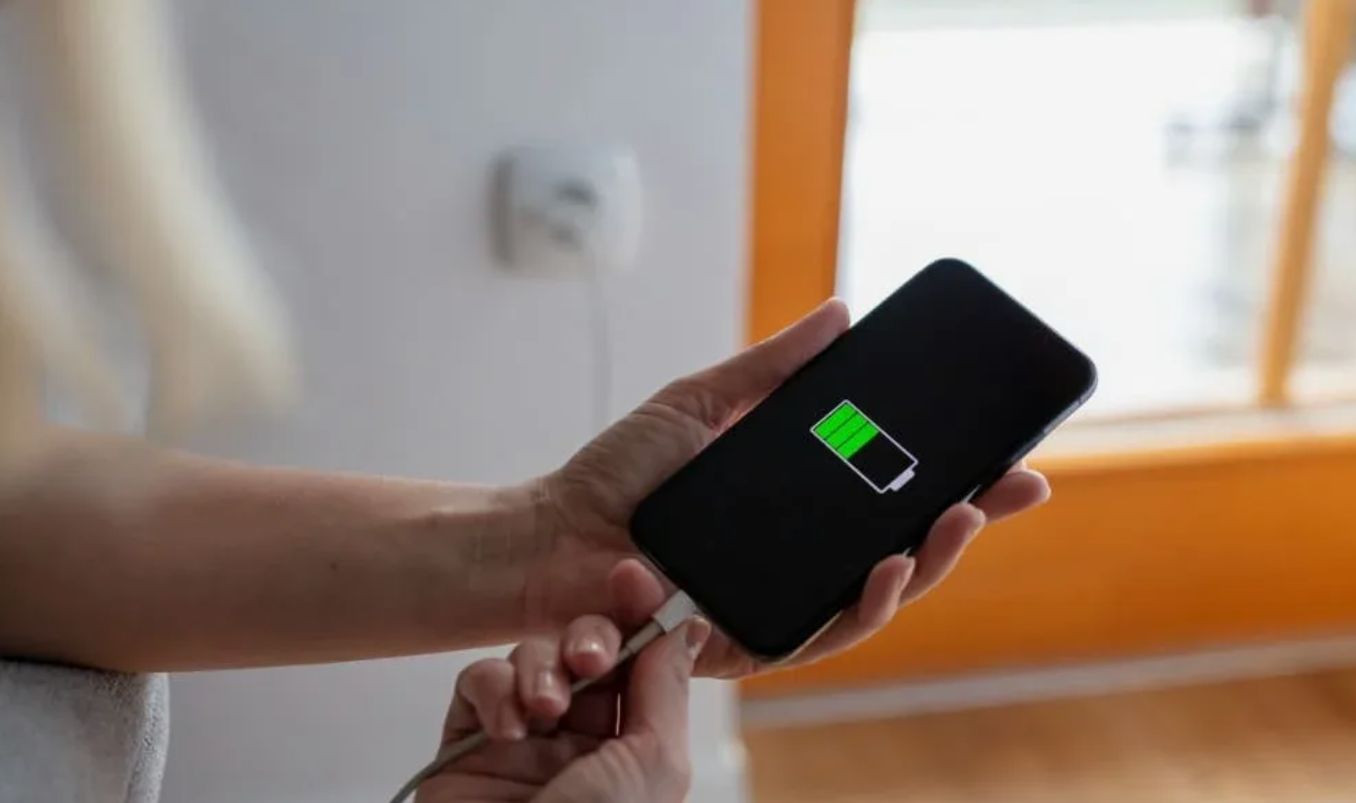 Kas teie telefon laeb tunde? Vajutage seda peidetud nuppu, et laadimist kiirendada 2 korda