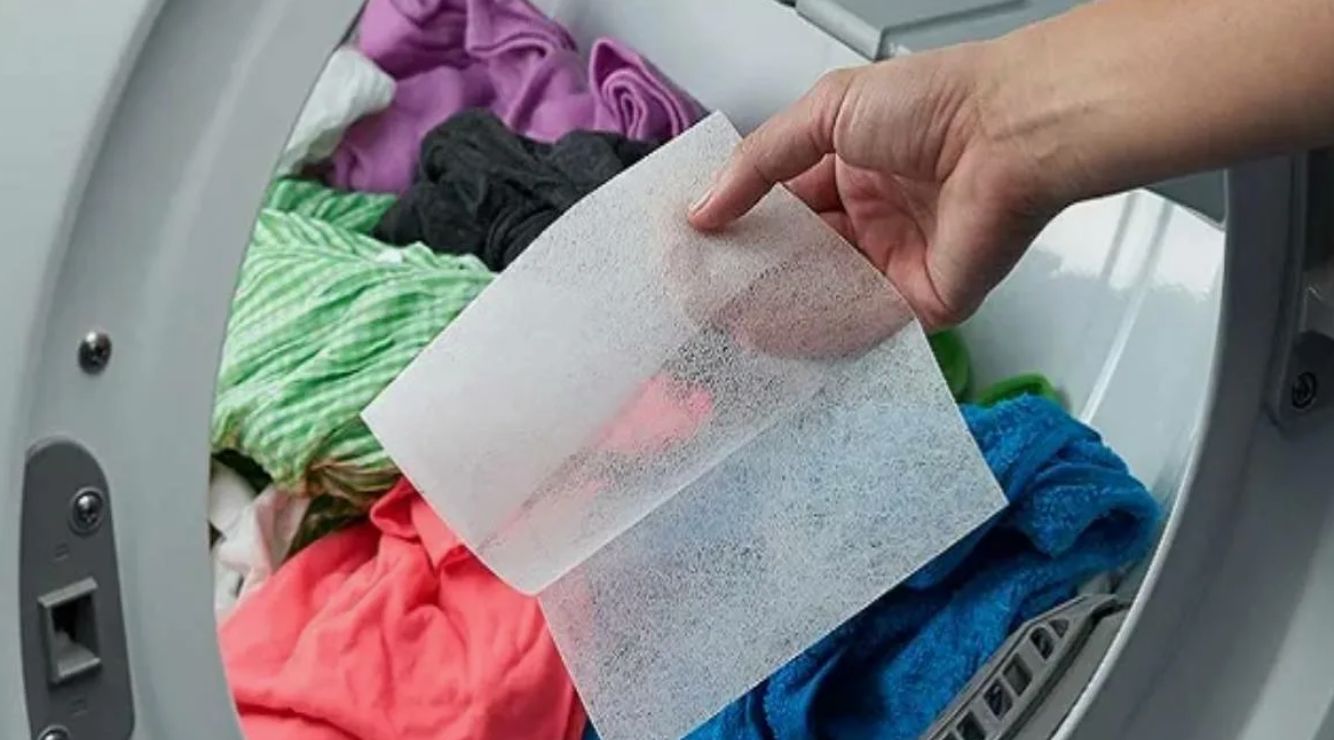 Värvilisi riideid ma ei sorteeri: panen pesumasina trumli niiske salvrätiku – riided ei pleegita, plekke ei jää