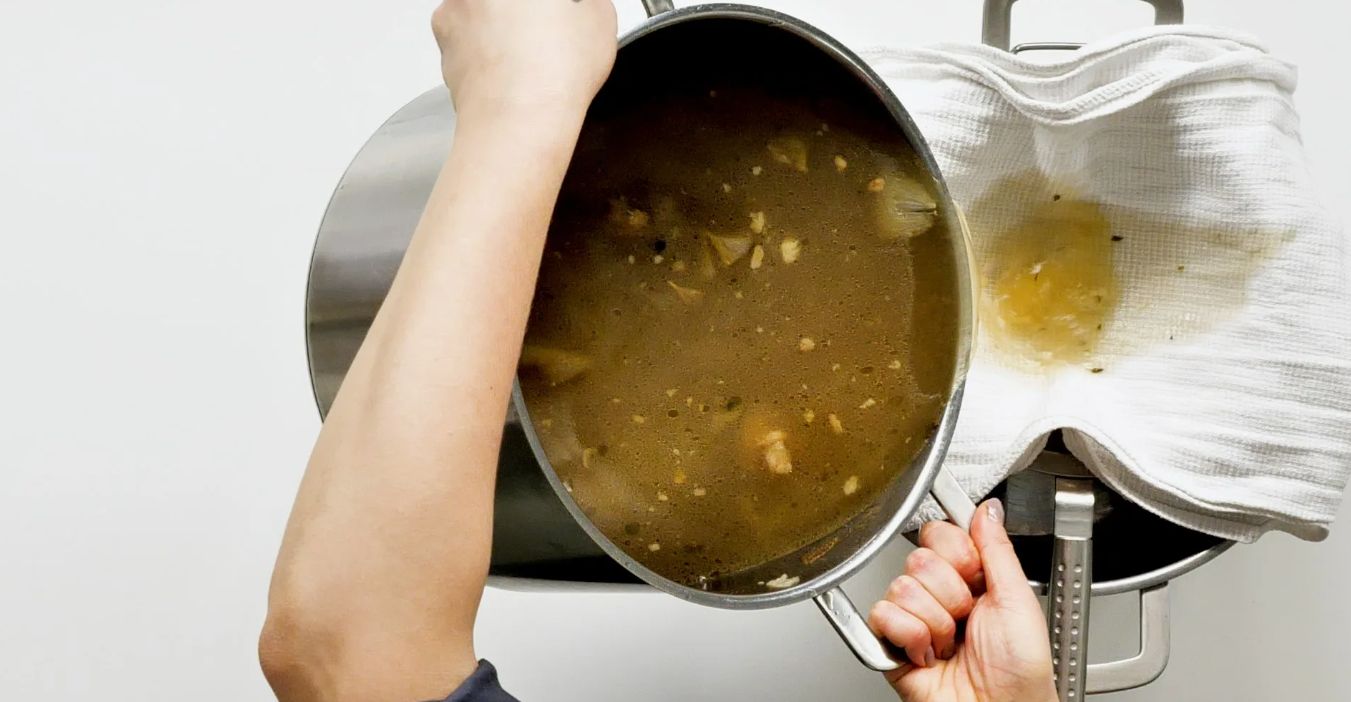 Ma panen alati puljongisse salvrätiku: puljong jääb selgeks