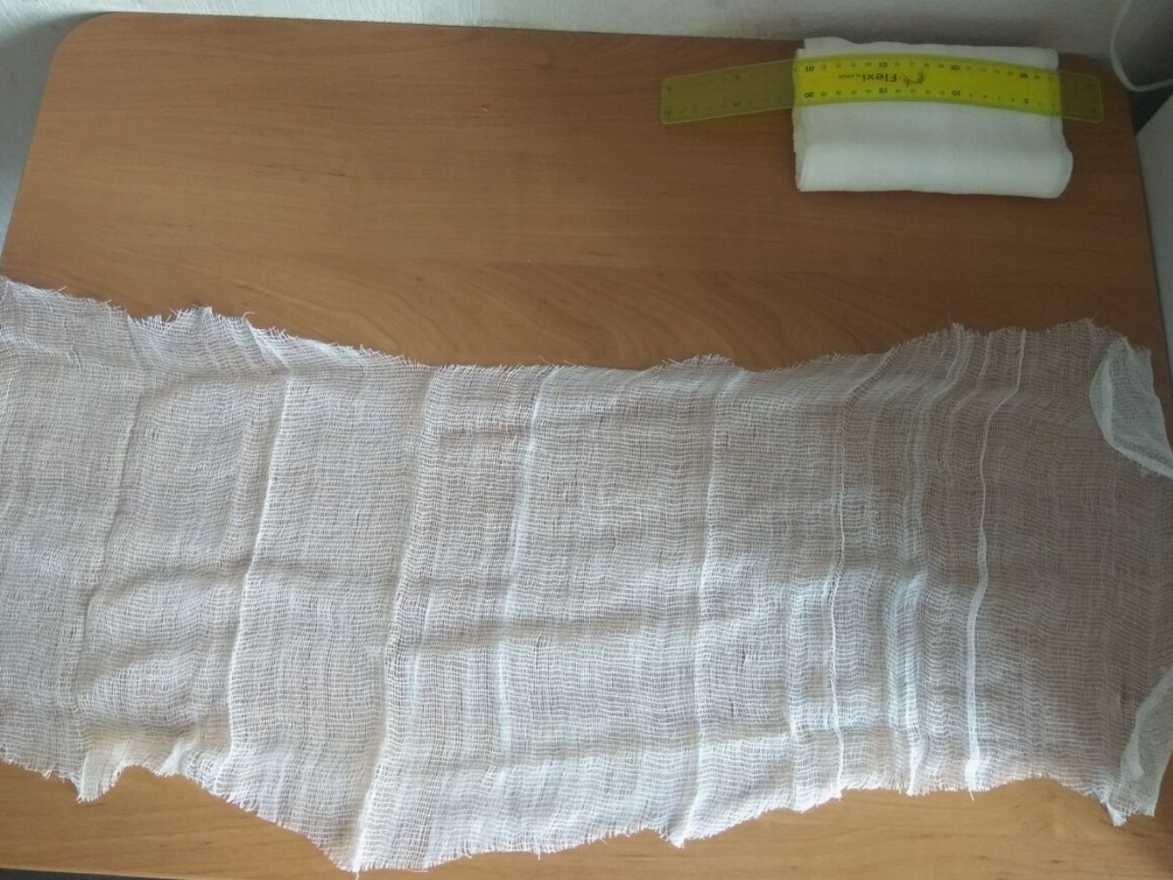 Kuidas tolmuimejaga tolmu pühkida nii, et tolm ei lendaks laiali: väike nipp niiske marliga