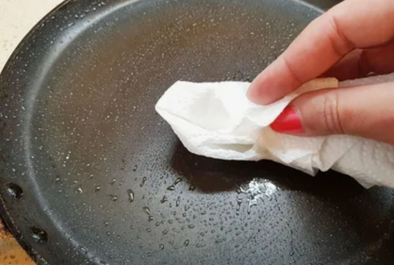 Vana trikk, millest peaaegu keegi ei tea: miks tuleb enne praadimist pannile äädikat pihustada
