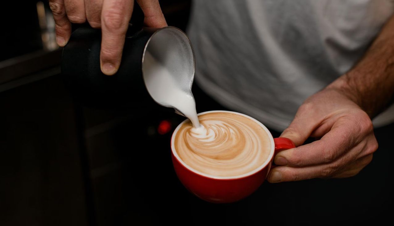 Kuidas teha latte ilma kohvimasinata: kõik on väga lihtne, jook tuleb veelgi maitsvam