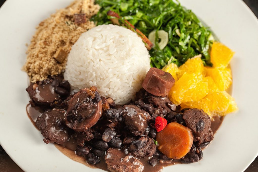 Feijoada kana ja chorizoga: lihtne, kiire ja maitsev söök kogu perele
