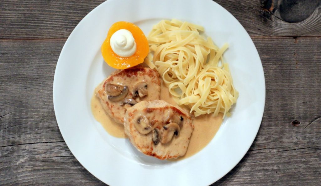 Schnitzel sibulakreemiga ei ole leiutis: sakslastele meeldib see kõige paremini koos võiga spätzle'iga