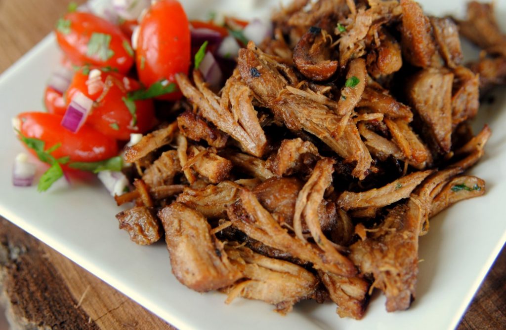 Rohke maitse, mis on kapseldunud õrnasse ja mahlakasse lihasse. Sealiha carnitas on palju kasutusvõimalusi